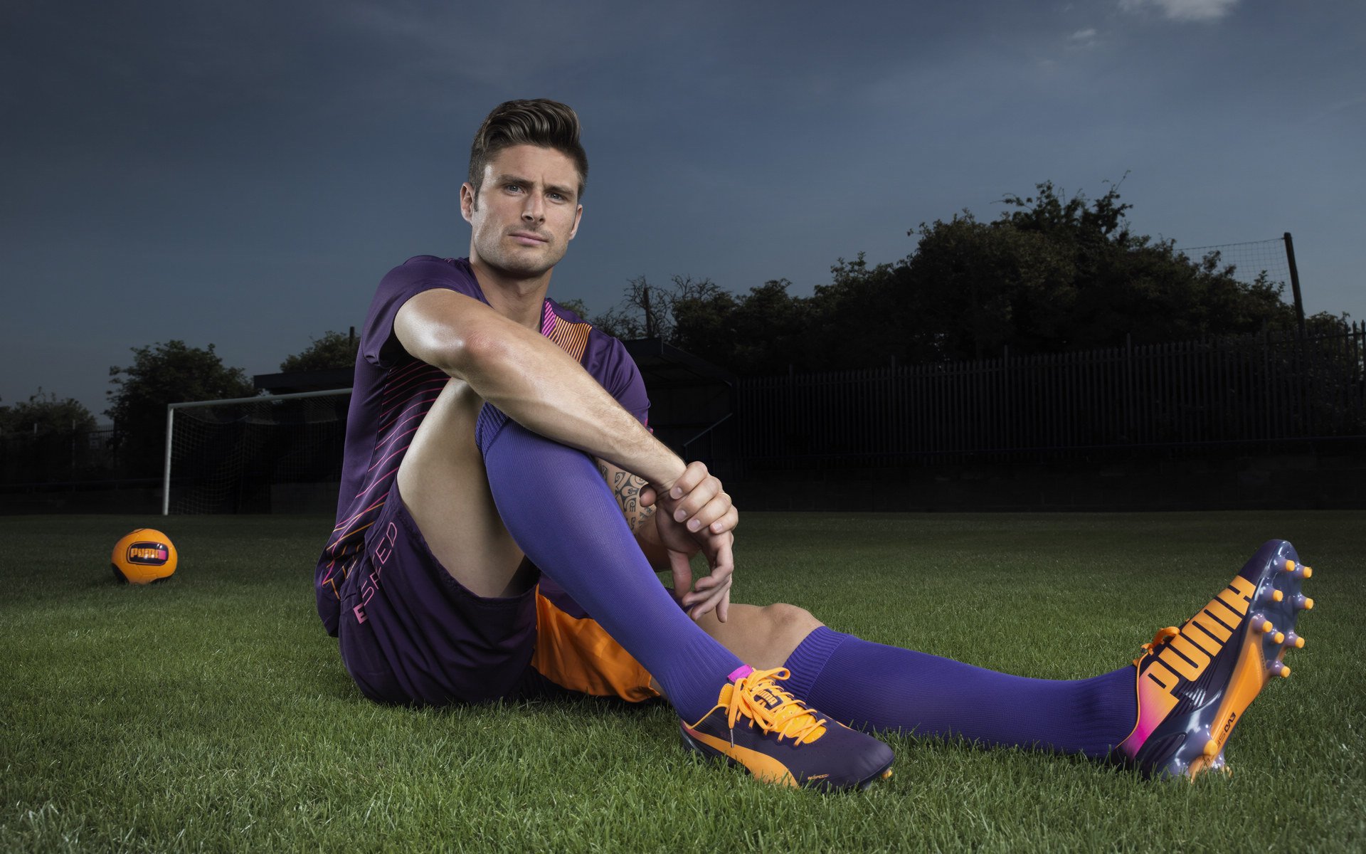 哈兰德连续8场破门，英超金靴继续领跑，哈兰德足球